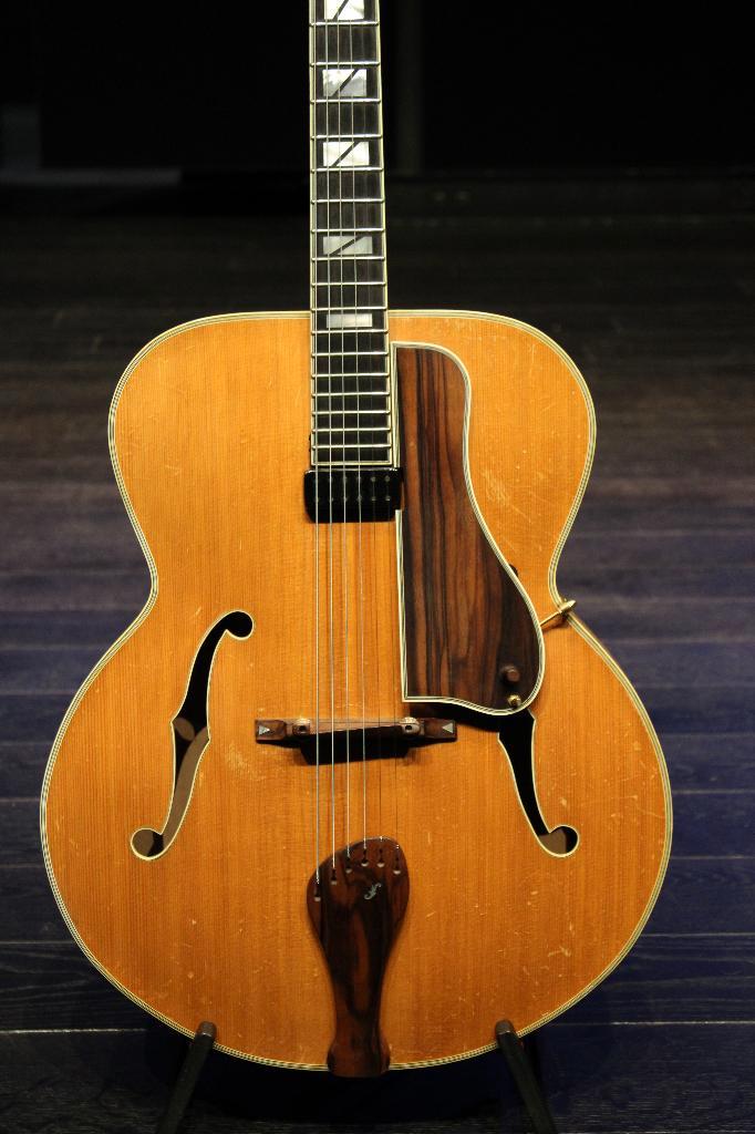 Archtop guitar 18” (!!) Daniel Slaman, Muziek en Instrumenten, Snaarinstrumenten | Gitaren | Elektrisch, Gebruikt, Hollow body