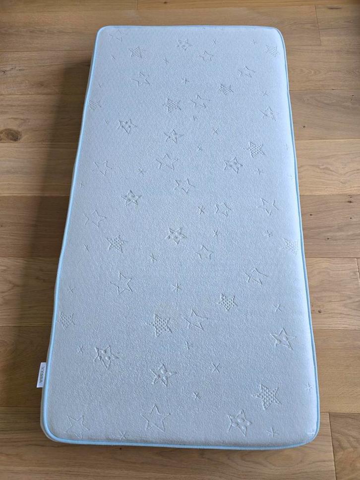 Zo goed als nieuw - IKEA Vyssa Somnat latex babymatras, Huis en Inrichting, Slaapkamer | Matrassen en Bedbodems, Zo goed als nieuw