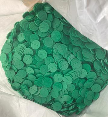 jetons, drankbonnen en sorteerbakken beschikbaar voor biedingen