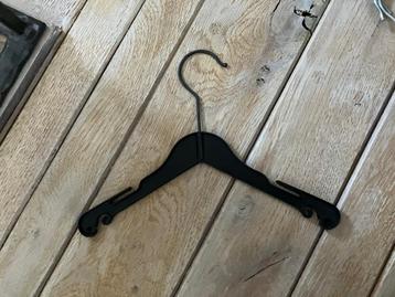Zwarte kleerhanger baby 20 stuks beschikbaar voor biedingen