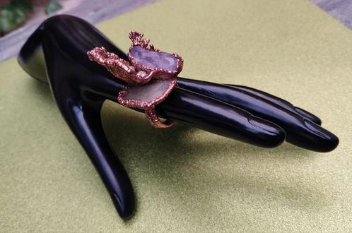 Exclusieve bronzen Art Brut ring met amethist kristal., Handtassen en Accessoires, Ringen, Zo goed als nieuw, Ophalen of Verzenden