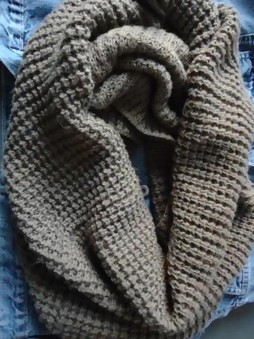 x Bruine (geen donkerbruin) gebreide sjaal/nekwarmer, Kleding | Dames, Mutsen, Sjaals en Handschoenen, Zo goed als nieuw, Sjaal
