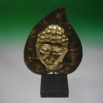 Beeld: Blad met gouden Boeddha hoofd     