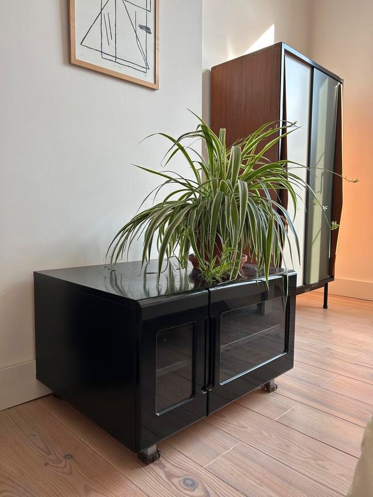 Vintage tv meubel, Maison & Meubles, Armoires | Dressoirs, Utilisé, 50 à 100 cm, 50 à 75 cm, Avec porte(s), Avec tablette(s), Autres essences de bois