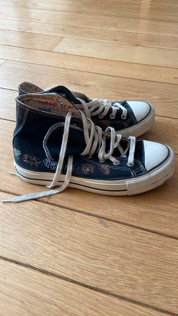 Converse maar 40 beschikbaar voor biedingen