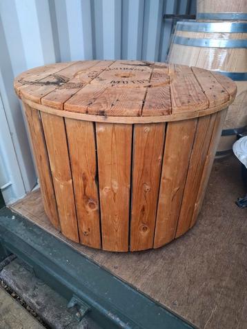 Rond tafeltje vd hobbykamer enz met logo Harley Davidson  beschikbaar voor biedingen