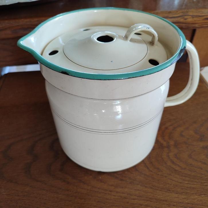 Emaille melkkoker en vergiet, Antiek en Kunst, Antiek | Email, Ophalen of Verzenden