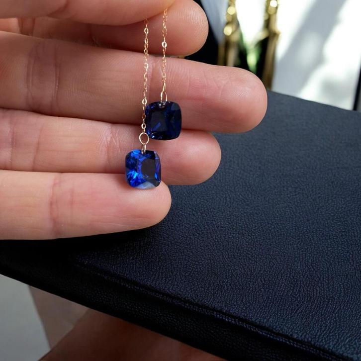 Oorbellen geel goud 18K saffier, Handtassen en Accessoires, Oorbellen, Nieuw, Hangers, Goud, Blauw, Met edelsteen, Ophalen of Verzenden