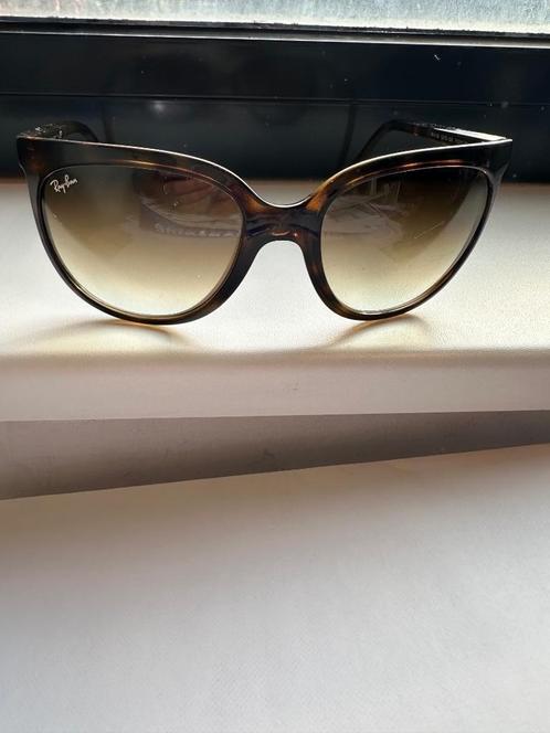 Lunettes de soleil Ray-Ban Cats 1000, Handtassen en Accessoires, Zonnebrillen en Brillen | Dames, Gebruikt, Bril, Ray-Ban, Bruin