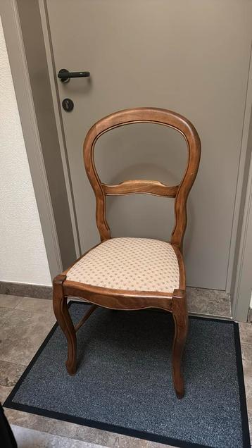 4 mooie vintage antieke stoelen met zachte bodem beschikbaar voor biedingen