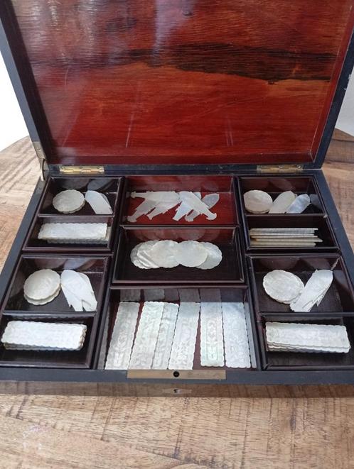 74antieke Chinese parelmoeren Fiches of gaming chips in kist, Antiek en Kunst, Curiosa en Brocante, Ophalen of Verzenden