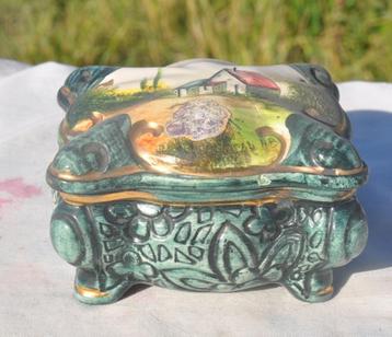 boite a bijoux bequet couvercle fendu  beschikbaar voor biedingen