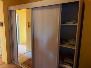 2 armoires en très bon etats les deux pour 200euro  beschikbaar voor biedingen