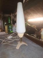 Mooie retro staanlamp / voet in ijzer / wit deel in glas, Antiek en Kunst, Ophalen of Verzenden