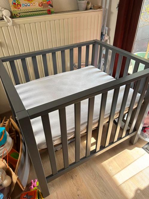 TWF Box Timo Donkergrijs + matras + omrander – complete set, Kinderen en Baby's, Babyparken, Gebruikt, Rechthoekig, In hoogte verstelbaar