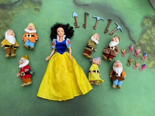 Sneeuwwitje en de zeven dwergen, Kinderen en Baby's, Speelgoed | Poppen, Zo goed als nieuw, Barbie, Ophalen of Verzenden