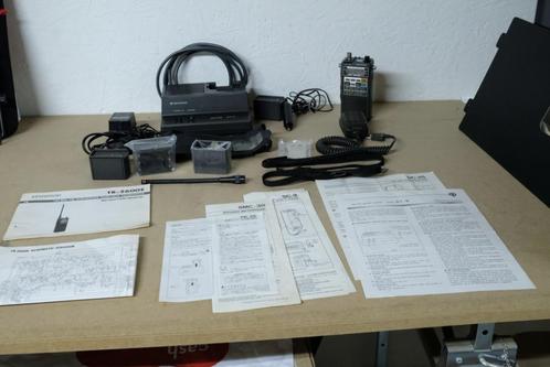 Kenwoord TR-2600E transceiver + talrijke accessoires, Telecommunicatie, Zenders en Ontvangers, Gebruikt, Zender en Ontvanger, Ophalen of Verzenden