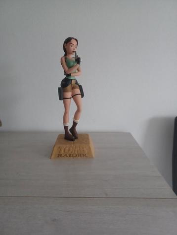 Tomb raider (lara croft)+ou- 36 cm ! !corrigé  beschikbaar voor biedingen
