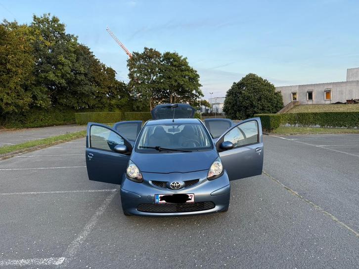Toyota aygo, Auto's, Toyota, Particulier, Aygo, Achteruitrijcamera, Benzine, Euro 5, Berline, 5 deurs, Handgeschakeld, Blauw, Grijs