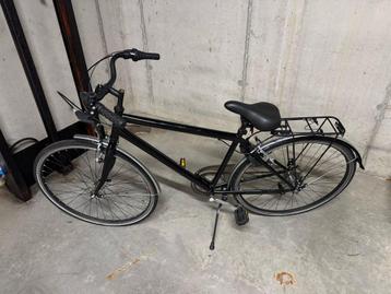 Zwarte stadsfiets heren beschikbaar voor biedingen