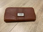 Porte feuille Guess camel, Bijoux, Sacs & Beauté, Porte-monnaie & Portefeuilles, Enlèvement, Comme neuf, Brun, Guess