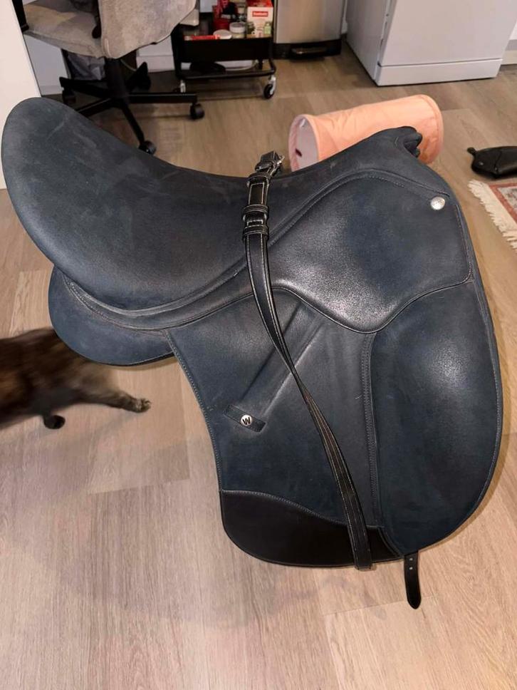 Wintec isabell werth HART 17,5inch, Dieren en Toebehoren, Paarden en Pony's | Zadels, Zo goed als nieuw, Dressuur, Ophalen