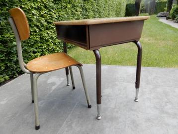 1-persoonsschoolbankje + stoeltje beschikbaar voor biedingen
