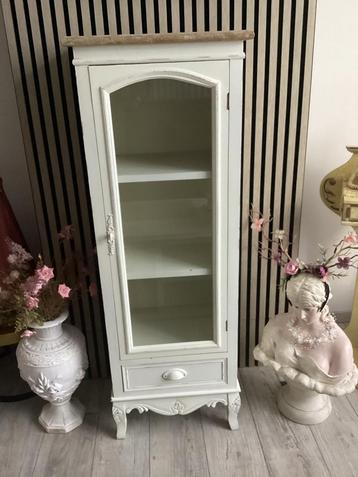 PRONKKAST - VITRINEKAST ,SHABBY CHIC - BROCANTE- LANDELIJK beschikbaar voor biedingen