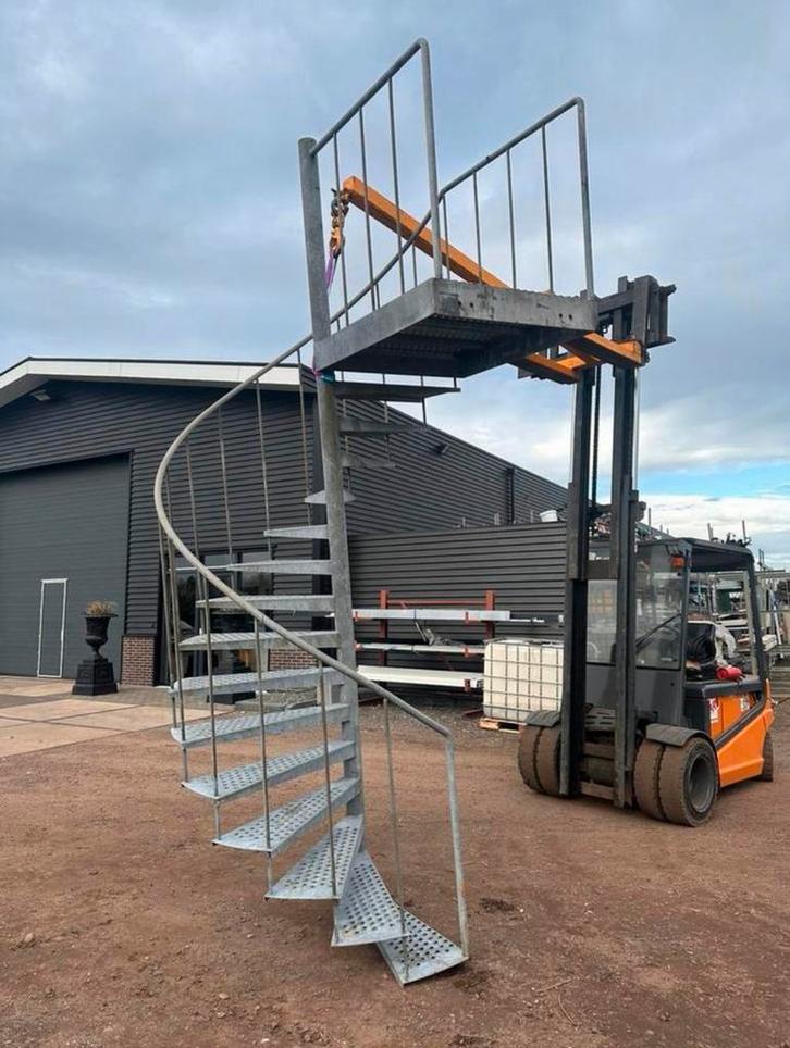 Gegalvaniseerde wenteltrap bordestrap steektrap trappen, Doe-het-zelf en Bouw, Ladders en Trappen, Zo goed als nieuw, Ophalen