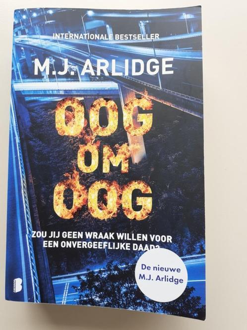 M.J. Arlidge - Oog om oog, Livres, Thrillers, Comme neuf, Europe autre, Enlèvement ou Envoi