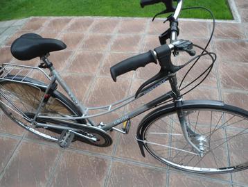 Damesfiets beschikbaar voor biedingen