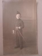 Photo Kirsch Liege , kind soldaat met sabel Louis Werry, Verzamelen, Foto's en Prenten, Verzenden, Foto, Zo goed als nieuw, Voor 1940