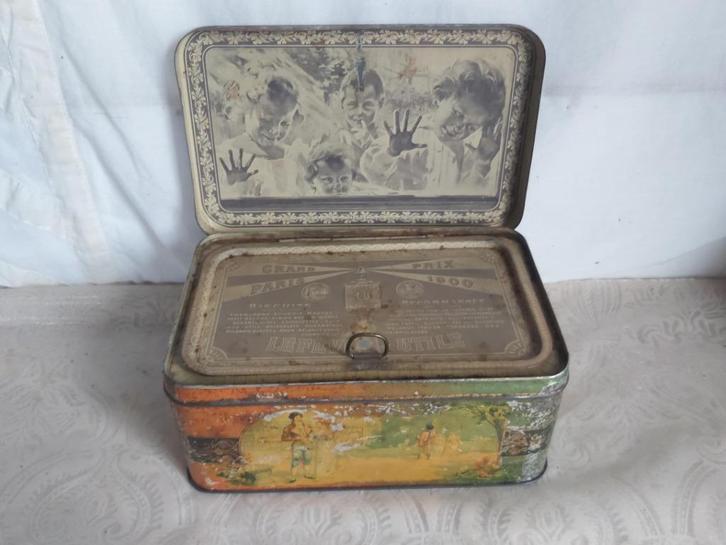 Hele bijzondere oude blikken doos LU Paris 1900, Verzamelen, Blikken, Gebruikt, Koek(jes), Ophalen of Verzenden