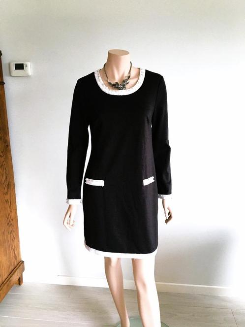K DESIGN - mooi zwart kleedje versierd met stras en pareltje, Vêtements | Femmes, Robes, Comme neuf, Taille 36 (S), Noir, Longueur genou