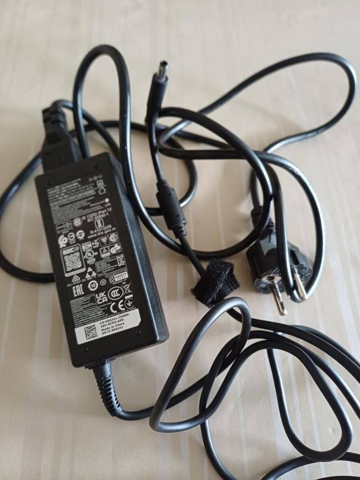 Dell HA65NS5-00. Oplader.(laptop), Computers en Software, Laptop-opladers, Zo goed als nieuw, Ophalen of Verzenden