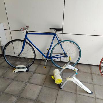 Vintage racefiets en Tacx beschikbaar voor biedingen