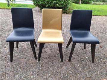 3 eetstoelen in zwart en goud / stoelen beschikbaar voor biedingen