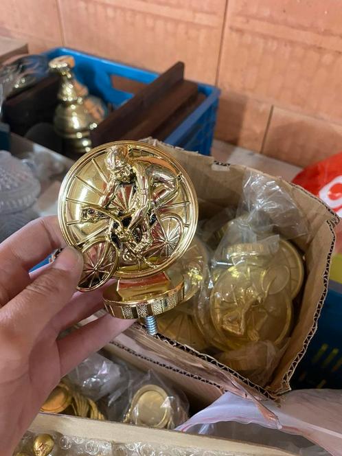 Verschillende opzetstukken trofeeën, Hobby en Vrije tijd, Knutselen, Nieuw, Ophalen
