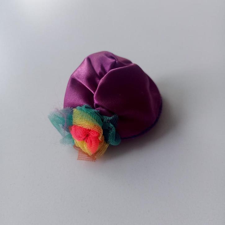 Chapeau Barbie vintage South of the border Marie Osmond 1976, Collections, Poupées, Utilisé, Vêtements, Enlèvement ou Envoi