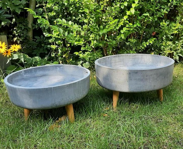 2 plantenbakken op pootjes van betoncomposiet, Tuin en Terras, Bloembakken en Plantenbakken, Zo goed als nieuw, Balkon, Ophalen of Verzenden