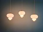 Trio de suspensions scandinaves en opaline blanche, 1960, Enlèvement ou Envoi