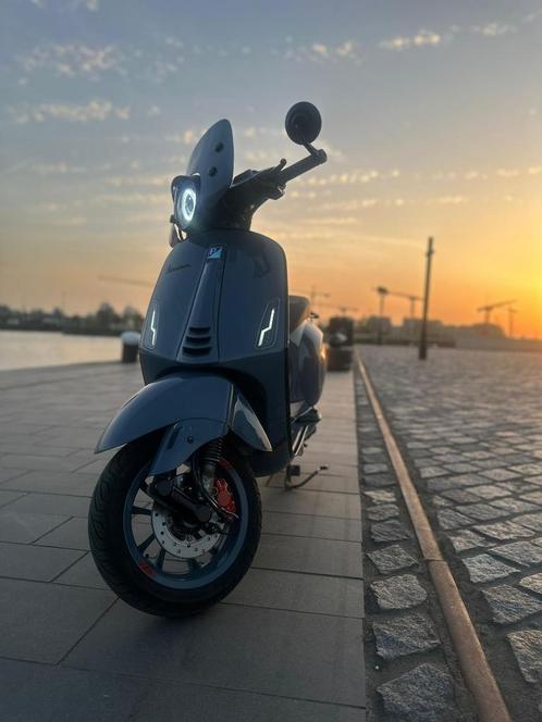 Vespa Primavera (b-klasse), Fietsen en Brommers, Scooters | Vespa, Zo goed als nieuw, Ophalen