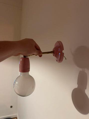 Roze wandlamp (porselein) beschikbaar voor biedingen