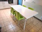 Mooie witte design tafel + 4 groene stoelen, Ophalen of Verzenden, Zo goed als nieuw