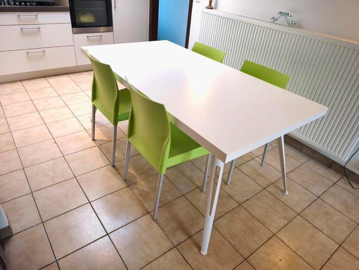 Mooie witte design tafel + 4 groene stoelen, Huis en Inrichting, Tafels | Statafels, Zo goed als nieuw, Ophalen of Verzenden