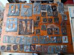 Oude metalen letters en cijfers, Antiek en Kunst, Ophalen of Verzenden