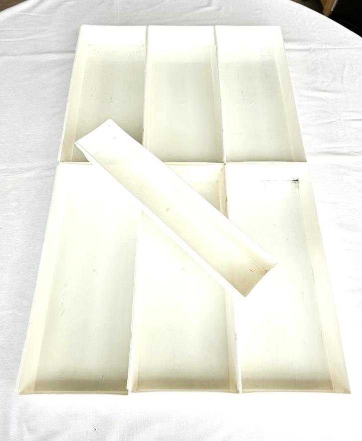 7 ladeverdelingen, Maison & Meubles, Cuisine | Couverts, Utilisé, Synthétique, Enlèvement ou Envoi