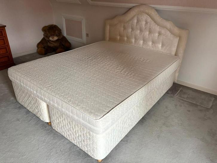 Lit double 160x200 crème — tête de lit et matelas inclus, Maison & Meubles, Chambre à coucher | Lits, Utilisé, Deux personnes