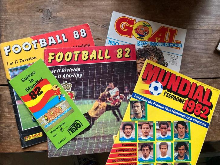 ALBUM PANINI FOOTBALL 82 - 88 België MONDIAL + verschillende, Boeken, Prentenboeken en Plaatjesalbums, Gelezen, Plaatjesalbum