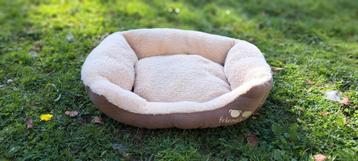 Honden of kattenmandje small beschikbaar voor biedingen